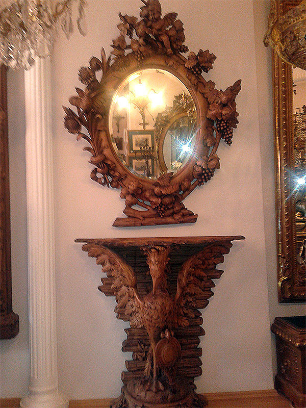 Fransız 18. Yüzyıl Maun Ağacı Yekpare El Oyması Rönesans Ayna Tırnak