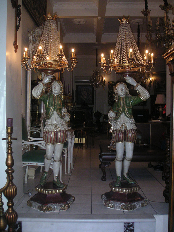 İtalyan el oyması çift erkek figürlü lambader